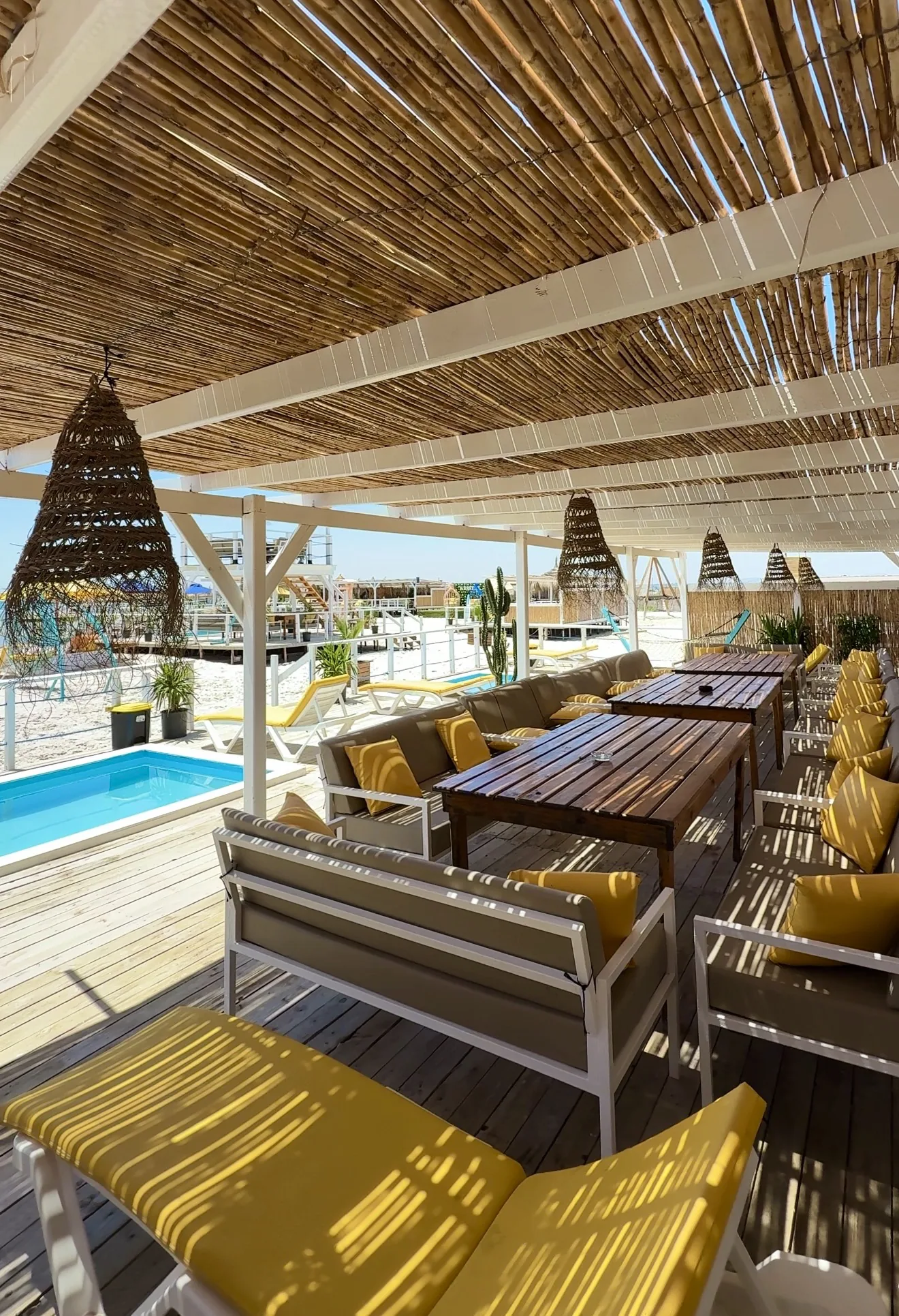 Ambiance festive au bord de la mer